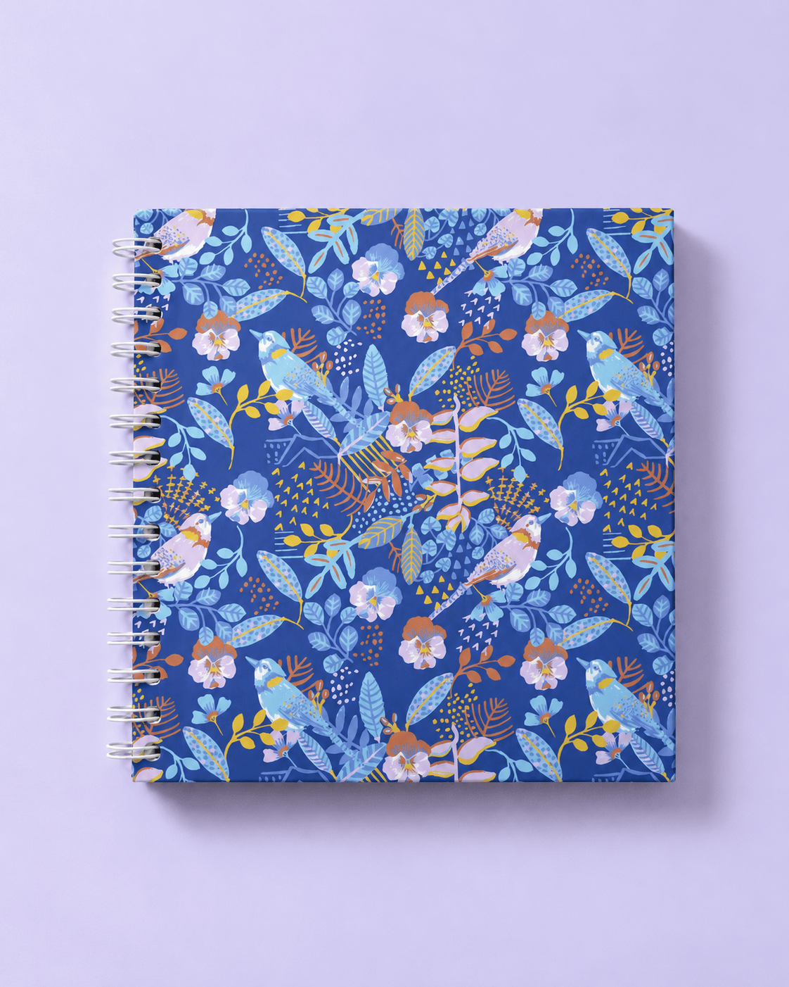 Bitácora de apuntes con portada de aves botánicas, incluida en los combos del Little Brave Penholder